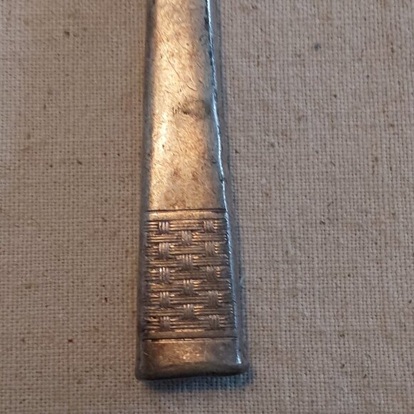 Vintage NS Co Silver plate knife with basket pattern handle - Picture 3 of 5
